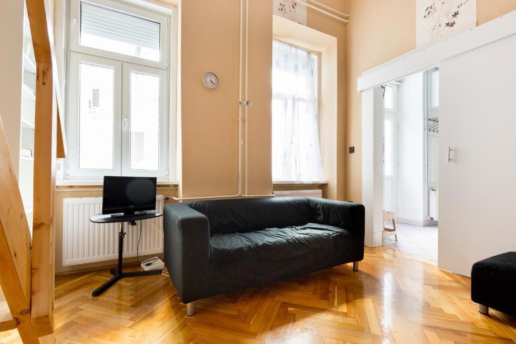 Szentkiralyi 5 - Double Basic In The City Center - Self-Check-In 布达佩斯 外观 照片