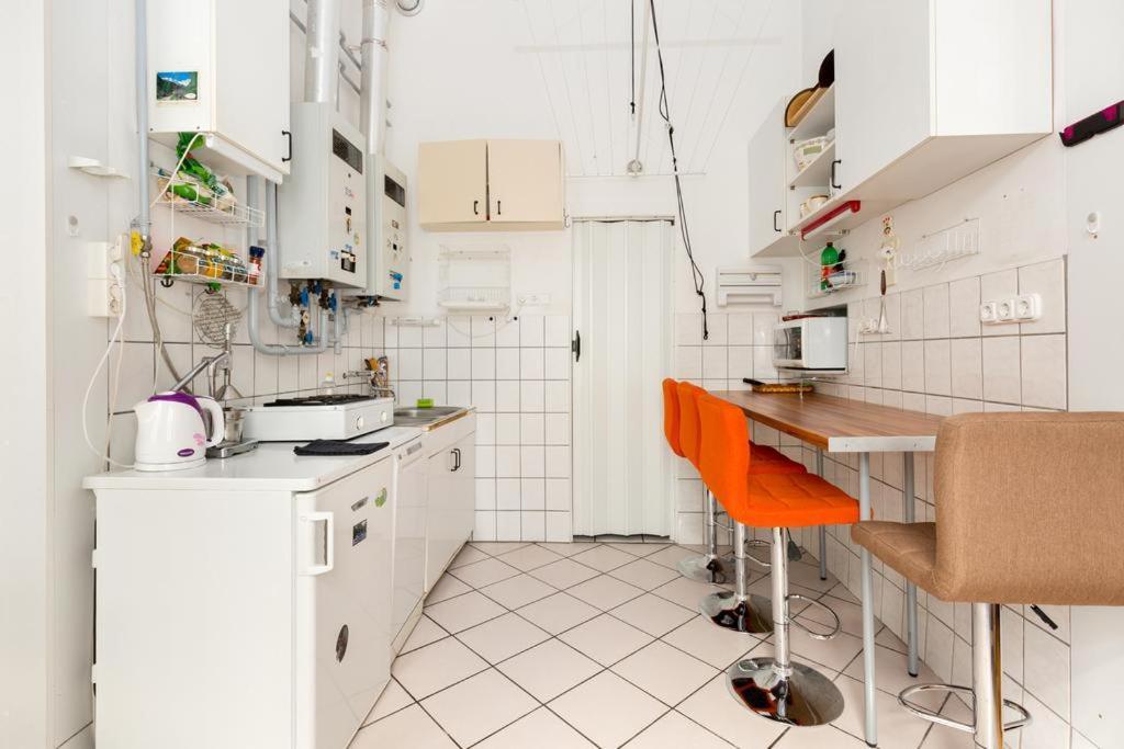 Szentkiralyi 5 - Double Basic In The City Center - Self-Check-In 布达佩斯 外观 照片