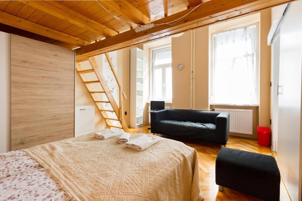 Szentkiralyi 5 - Double Basic In The City Center - Self-Check-In 布达佩斯 外观 照片