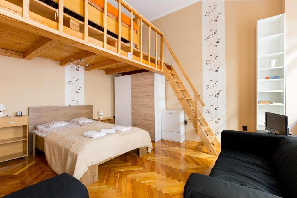 Szentkiralyi 5 - Double Basic In The City Center - Self-Check-In 布达佩斯 外观 照片